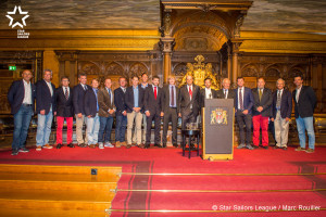 The best sailors of the SSL Ranking present in Hamburg pose in the Hamburg City Hall.